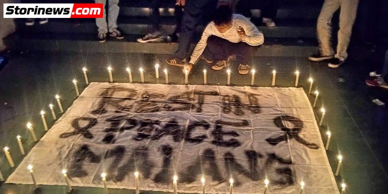 Nyala Lilin di Alun-alun Bogor Untuk Korban Tragedi Sepak Bola Di Indonesia